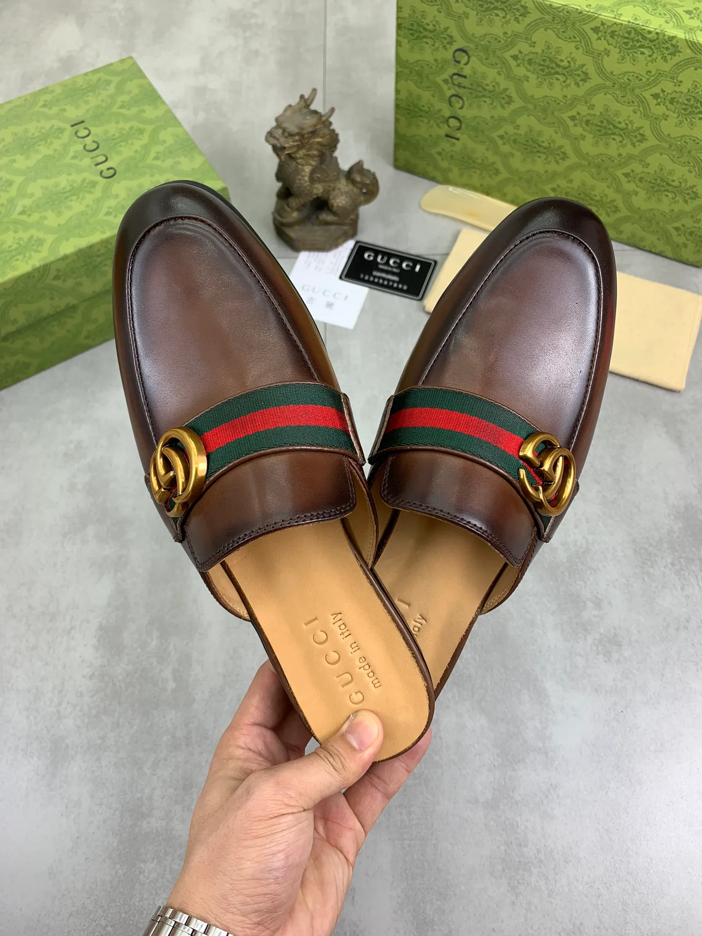 Men's Men's Shoes💰P480💰【New Style】Water-dyed Niuli High Quality Gucci half-drag business leather shoes hot selection (Gucci) official website latest Gucci half-drag 🎁 business leather shoes, hot style 💥 simple and elegant style, exclusive for trendy men. Unique official website latest brand original double G embossing Elements 👑 Original Gucci decoration, fashionable and elegant, fabric original calfskin ✅ Fully imported first-layer cowhide lining, official website designated wear-resistant, rubber business outsole, classic model taken at the counter in real life 🎬Number: 38-44 (45 46 customized) 2⃣️colors available